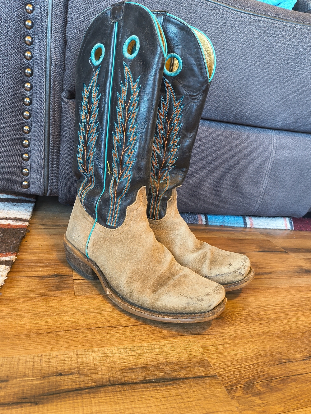 HP Black & Tan Western Pull-On Boots with Turquoise Stitching